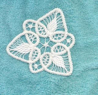 Thread Head: Romanian Point Lace Tutorial Romanian Point Lace, Needle Tatting Tutorial, Lace Tutorial, Candlewicking Embroidery, Romanian Lace, Tatting Tutorial, Macrame Lace, Crochet Cord, Needle Tatting