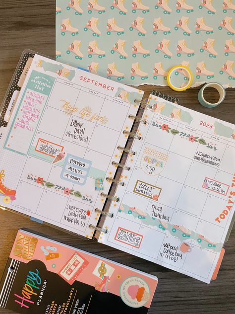 Planner Sticker Layout Ideas, How To Make Your Planner Look Cute, Happy Planner Student Layout Ideas, Dashboard Layout Happy Planner Ideas, Happy Planner Ideas Inspiration, Happy Planner Monthly Layout Ideas, Happy Planner Dashboard Layout Ideas, Planner Decorating Ideas, Planner Setup Ideas