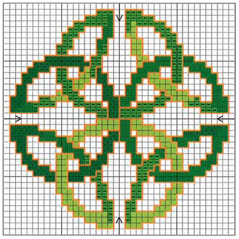 multi colored celtic cross for cross stitching Celtic Knot Cross Stitch, Graph Template, Celtic Knot Cross, Celtic Quilt, Celtic Cross Stitch, Blackwork Patterns, Free Chart, Celtic Patterns, Crochet Embroidery