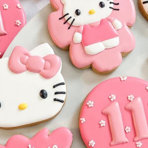 Butter Bar Bakery ~ Elana on Instagram: "Hello there! I absolutely loved making these adorable cookies to helped celebrate Anniston’s 11th. Hello kitty is just the cutest, maybe she’ll make an appearance in my Valentine’s Day cookies too!   #hellokitty #hellokittycookies #birthdaycookies #decoratedcookies #decoratedsugarcookies #cookiedecorating #cookies #cookiesofinstagram #sugarcookiemarketing #sugarcookies #sugarcookiesofinstagram #aberdeennc #southernpinesnc #southernpines #pinehurst #pinehurstnc #sandhillsnc #moorecounty #moorecountync #togetherwearemoore #butterbarbakery #milspouseowned #milspousebaker #milspousebusiness #shoplocalmoorecounty" Hello Kitty Cookies Decorated, Hello Kitty Sugar Cookies, Rolled Cookies, Decorated Sugar Cookie, Hello Kitty Cookies, Balloon Cookies, Butter Bar, Plaque Cookies, Roll Cookies