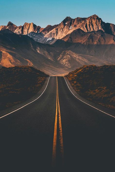 Futurisme Retro, Beautiful Roads, Mammoth Lakes, Majestic Mountains, Foto Tips, Alam Yang Indah, Life Photo, Landscape Wallpaper, Scenery Wallpaper