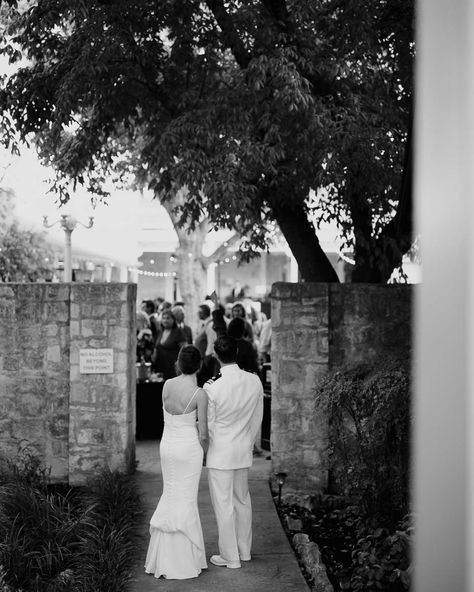 documentary weddings My favorite wedding images of 2023 040 The Kendall in Boerne Wedding Philip Thomas Photography l1002688 Photojournalism Wedding Photography, Boerne Texas, Photography Board, Camera Frame, Wedding Photojournalism, Last Day Of Summer, Texas Wedding, Telling Stories, Documentary Wedding