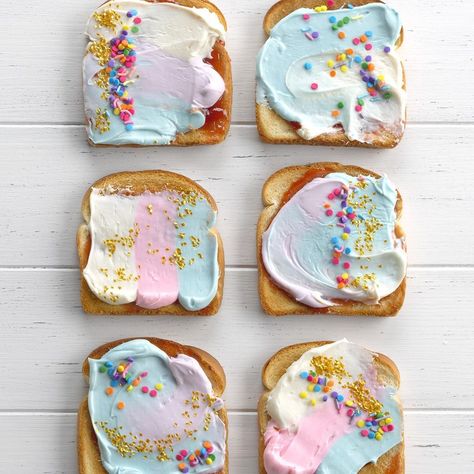 Mermaid Toast, Slumber Party Snacks, Toast Painting, Princess Party Food, Rainbow Bread, Wallpaper Unicorn, Sleepover Snacks, Kids Birthday Party Food, Princess Parties