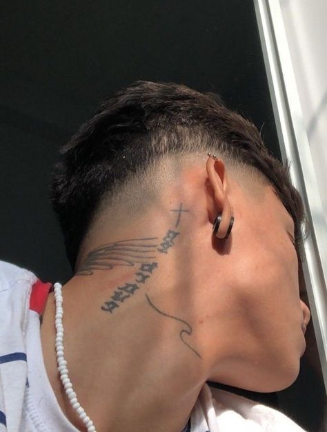 Men Neck Tattoo Ideas, Men Neck Tattoo, Neck Tattoo Ideas, Side Neck Tattoo, Power Tattoo, Best Physique, Neck Tattoo For Guys, Lil Pump, Hand Tattoos For Guys