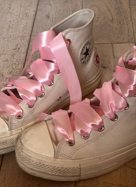 Ribbon As Shoe Laces, Shoes With Ribbon Laces, Converse With Ribbon Laces, Uf Aesthetic, Dainty Shoes, Makeup Competition, Ribbon Shoelaces, Shoes With Ribbon, Ribbon Aesthetic