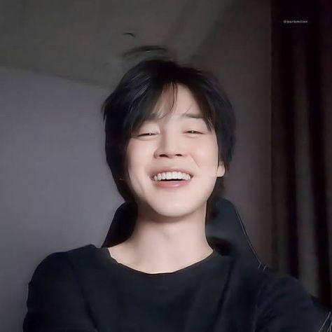 tiger taehyunq - YouTube Happy Birthday Jimin, Jimin Smile, Cute Fall Wallpaper, Jimin Fanart, His Smile, Bts Jimin Funny, Park Jimin Bts, Jimin Jungkook, Jungkook Cute