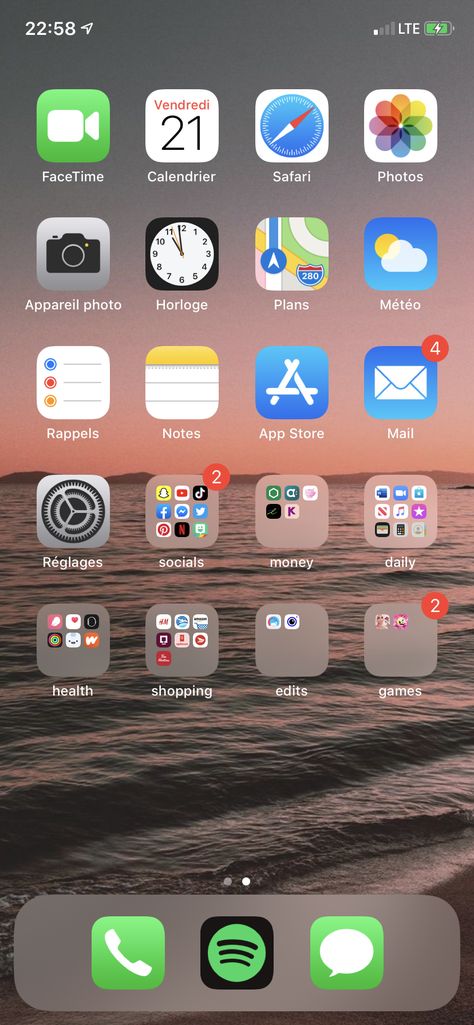 How To Organise Your Phone Home Screen, Homescreen Organization, Phone Apps Iphone, Organize Phone Apps, Iphone Layouts, Safari Photo, Iphone Ideas, Application Iphone, Iphone Home Screen Layout