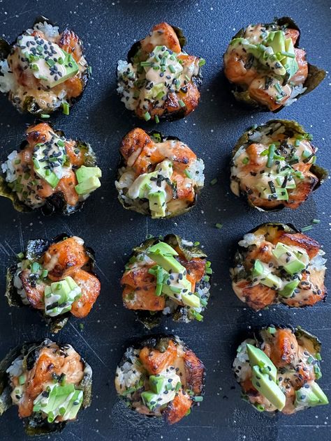 Spicy Salmon Rice Muffins - Hungry Happens Salmon Party Ideas, Sushi Rice Muffins, Salmon Muffin Cups, Salmon Lettuce Cups, Spicy Salmon Recipes Sushi, Salmon Dynamite Recipe, Salmon Muffin Recipe, Spicy Salmon Sushi Muffins, Spicy Salmon Bake