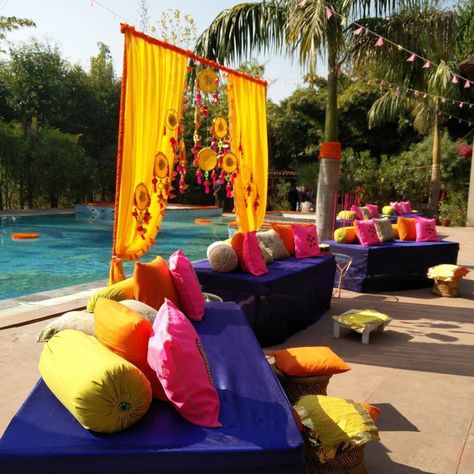 Trending Mehendi Bridal Seating That Are Fit For A Queen.  #shaadiwish #indianwedding #decor #decoratingideas #decoration #decorideas #mehendi #henna #fancyweddingideas #outdoorwedding #poolsidefunction Mandalas, Haldi Decoration Poolside, Trending Mehendi, Pool Wedding Decorations, Haldi Decoration Ideas, Haldi Ceremony Decorations, Asian Wedding Decor, Mehendi Decor Ideas, Poolside Decor