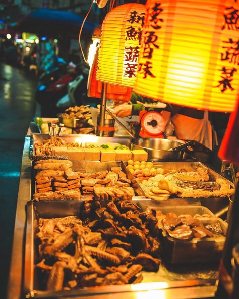 LAWSON on Instagram: “Street food. . . . . . . . . . . #taipei #taiwan #streetfood #travelphotography #travel” Taiwan Street Food, Taiwan Street, Taiwan Landscape, Street Food Market, Taiwan Food, Taiwan Travel, Money Moves, Photography Book, Food Cart