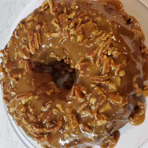 Pecan Caramel Sauce Caramel Pecan Icing, Carmel Glazed Pound Cake, Pecan Icing Recipe, Caramel Pecan Desserts, 12 Layer Chocolate Cake Recipe, Praline Topping Recipe, Pecan Caramel Sauce, Caramel Pecan Sauce, Caramel Icing Recipe