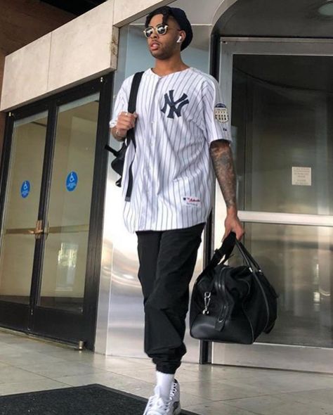 D'angelo Russell Fashion, League Fits, Nba Fits, Baseball Jersey Outfit, Outfits For Teenage Guys, Hoodie Outfit Men, Streetwear Outfit Ideas, Nba Fashion, 80s And 90s Fashion