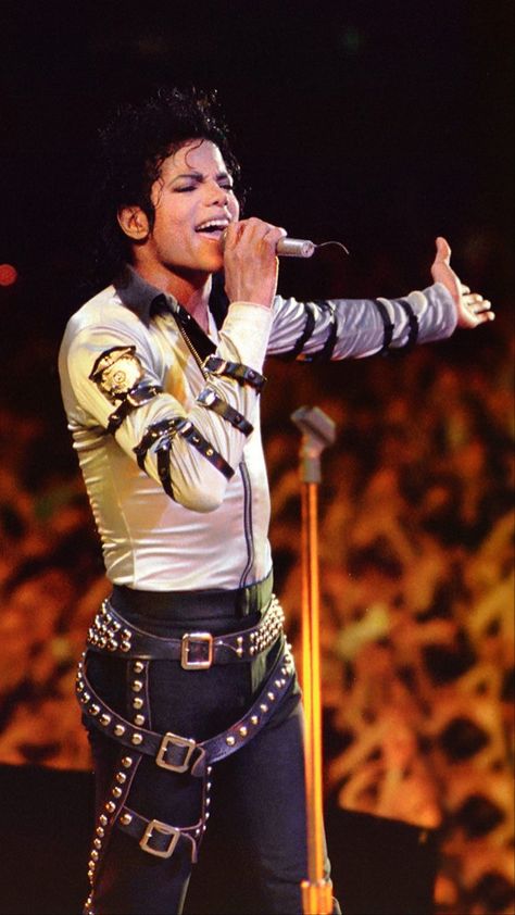 Michael Aesthetic, Michael Jackson Tour, Michael Jackson Bad Tour, Michael Jackson 1988, Mj Bad, Michael Jackson Photoshoot, Michael Jackson Neverland, Michael Jackson Hot, Michael Jackson Bad Era