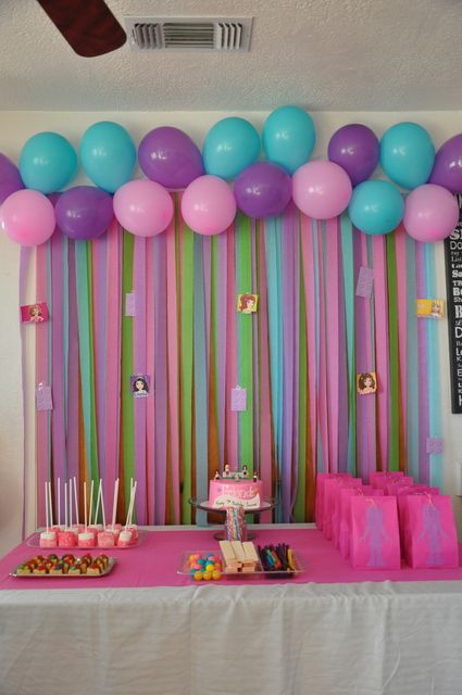 Como que algo le falta....no se bien que es pero la idea de los listones y los globos con esos colores si me late... Lego Friends Birthday Party, Lego Friends Birthday, Lego Friends Party, Decoration Creche, Trolls Birthday Party, Lego Birthday Party, Lego Birthday, Barbie Birthday, Friends Party