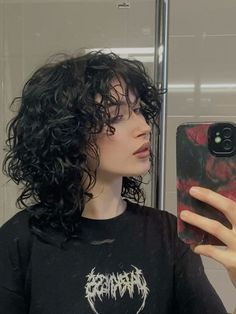 Shaggy Haircut For Curly Hair, Aesthetic Haircuts For Curly Hair, Curly Medium Haircuts Natural Curls, Shag Haircut With Curly Hair, Shag Curly Hair Short, Curly Short Layered Haircuts, Alternative Haircuts For Curly Hair, Shag Haircut Curly Short, Shag Haircut On Curly Hair