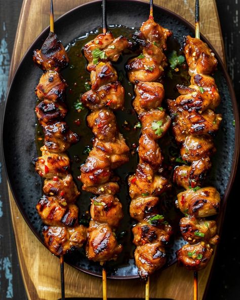 Honey Garlic Chicken Skewers Barbecue Chicken Skewers, Hosting Dinner Ideas, Chicken Kebabs On The Grill, Sweet Skewers, Honey Barbeque Chicken, Honey Garlic Chicken Skewers, Honey Chicken Skewers, Garlic Chicken Skewers, Honey Barbecue Chicken