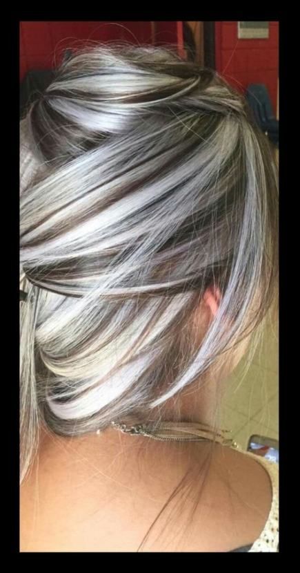 Platinový Blond, Grey Balayage, Cool Blonde Highlights, Grey Hair Color Silver, Blonde Lowlights, Granny Hair, Hair Highlights And Lowlights, Silver Highlights, Silver Hair Color