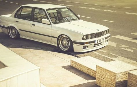 BMW E30 Bmw E30 Sedan, White Bmw, Bmw E30, Bmw Cars, Bmw 3 Series, Modern Classic, Jdm, Walk In, Dream Cars