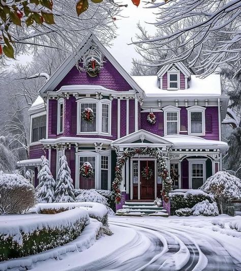 Purple Victorian House, Victorian Homes Exterior, Victorian Style Homes, Purple Home, Victorian Mansions, Design Your Dream House, Holiday Cottage, Dream House Exterior, Sims House