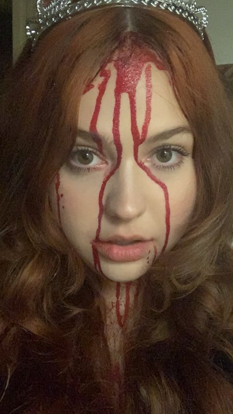 #halloween #halloweencostumeswomen #carrie Carrie Costumes Halloween, Carrie Costume Makeup, Carrie Outfits Halloween, Carrie Halloween Makeup, Carrie Fantasia, Carrie Costume Aesthetic, Carrie Halloween Costume Makeup, Carrie Makeup Halloween, Simple Scary Halloween Costumes