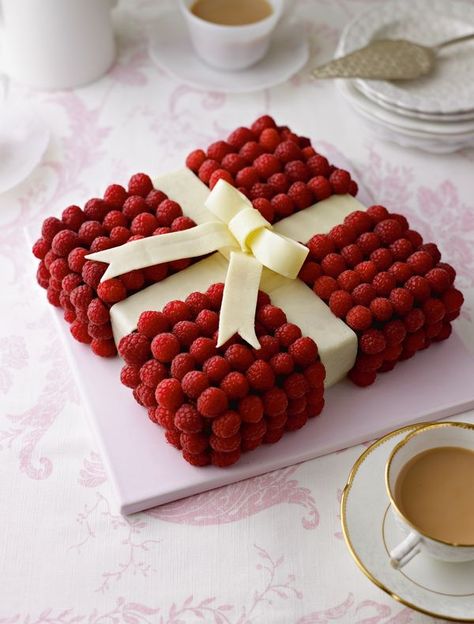 Jewel Box Cake, recipe by Cathy Cassidy - The Happy Foodie Torte Creative, Chocolate Sponge Cake, Perfect Cup Of Tea, Great British Bake Off, Cupcake Cake, Natural Wedding, Jewel Box, Box Cake, Cake Inspiration