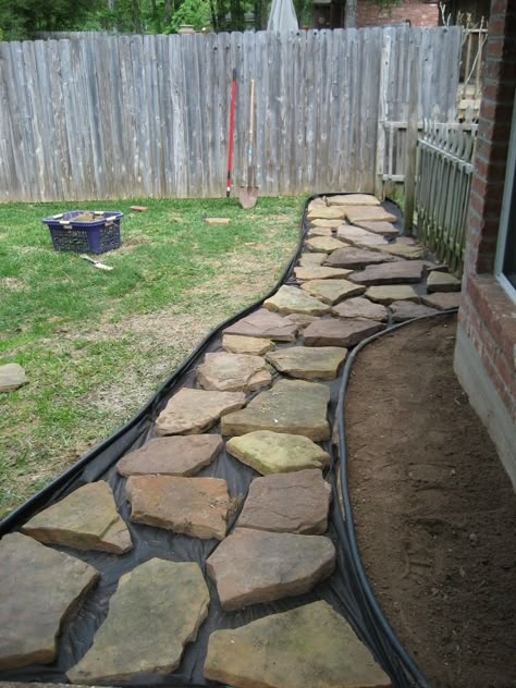 Build your own backyard flagstone pathway - The Owner-Builder Network Diy Stone Walkway, Flagstone Pathway, Flagstone Walkway, Pergola Diy, Backyard Walkway, Garden Pathways, Pathway Landscaping, Walkways Paths, Flagstone Patio