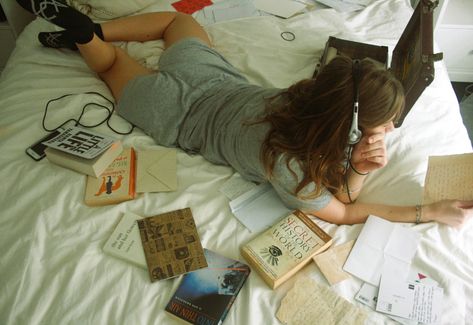 Books 
Aesthetic 
Bed
Music Sunday Activities, Ocean Tropical, Uni Life, Academic Motivation, Summer Nature, Gracie Abrams, Junior Year, Rory Gilmore, The Secret History