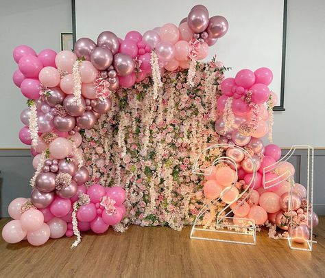 Flower Wall With Balloons, Princess Wedding Theme, Surprise 50th Birthday Party, Quince Themes, Paper Balloon, Quinceanera Planning, Anniversary Decor, Celebration Decor, Pink Backdrop