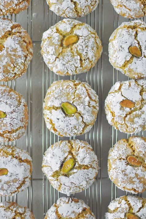 Pistachio Amaretti Cookies, Keto Amaretti Cookies, Pistachio Sugar Cookies, Pistachio Amaretti, Italian Pistachio Cookies Recipe, Chewy Christmas Cookies, Assorted Biscuits, Amaretti Cookie Recipe, Amaretti Biscuits