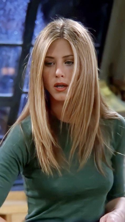 Jen Aniston Haircut, Blonde Rachel Green, Rachel Green Hair Blonde, Jennifer Aniston Hair Blonde, Jennifer Aniston 2000s Hair, Jenn Aniston Hair, Jennifer Aniston Straight Hair, Jennifer Aniston Bronde, Jenifer Aniston 90s Rachel Green Hair