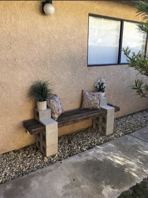 Patio Seating Diy, Kursi Outdoor, Cinder Block Furniture, Garden Design Ideas On A Budget, Cinder Block Bench, Design Per Patio, Diy Bank, Pergola Diy, Grey Furniture Living Room