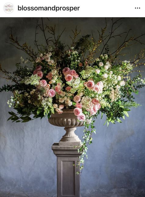 Flowers In Antique Vases, Baroque Flower Arrangements, Rococo Flower Arrangement, 1920s Flower Arrangements, French Country Floral Arrangements, Victorian Floral Arrangements, Huge Flower Arrangements, Instagram Outline, Hotel Flower Arrangements