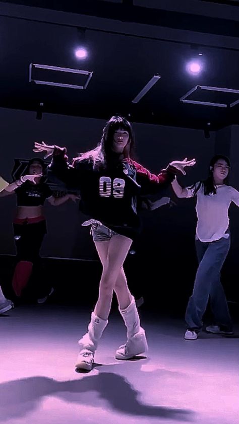 #dance #kesfet #discover Yeji And Ryujin Break My Heart Myself Dance, Fantasize Dance, Songs To Dance To, K Pop Dance, Red Dance, Club Dancing, Snap Dance, Dance Audition, Couple Dance