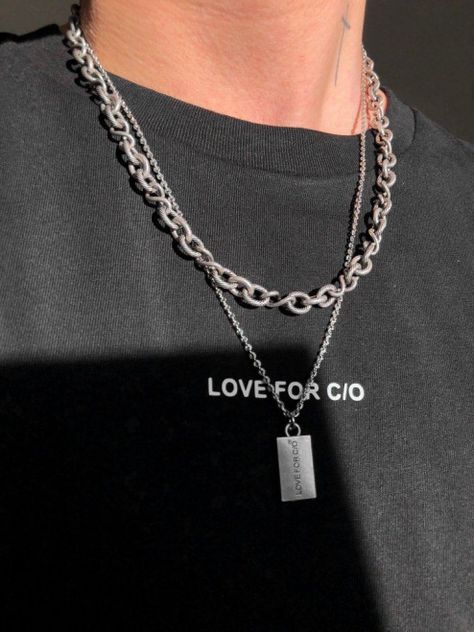 LOVE FOR C/O ROBIN SEBASTIAN MAJESTIC CURB NECKLACE Instagram: @loveforco #necklace #mensdetails #silverchain #curbchain #mensnecklace #jewelry #mensjewelry #loveforco #hypebeast #robinsebastian #men'saccessories #men's #accessories #necklace Womens Necklaces Simple, Mens Necklace Personalized, Mens Accessories Necklace, Simple Necklace Designs, Curved Bar Necklace, Diamond Bar Necklace, Grunge Jewelry, Edgy Jewelry, Stylish Necklace