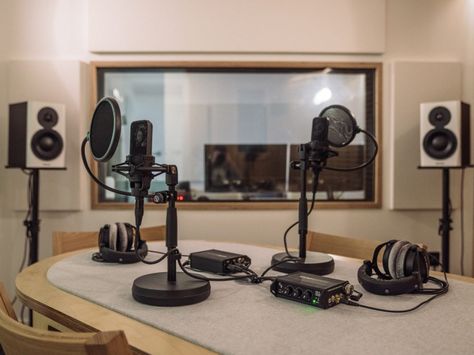 Radio Studio Design, Podcast Studio Design Ideas, Podcast Room Ideas, Podcast Recording Studio, Podcast Studio Design, Podcast Room, Podcast Recording, Podcast Setup, Home Studio Desk