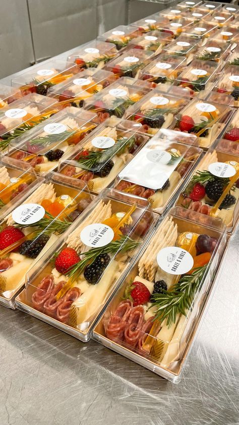 Charcuterie Pop Up Shop Ideas, Charcuterie Board Food Truck, Boba Photography, Small Birthday Dinner, Party Lunch Boxes, Charcuterie Gift Box, Charcuterie Box, Charcuterie Ideas, Charcuterie Gifts