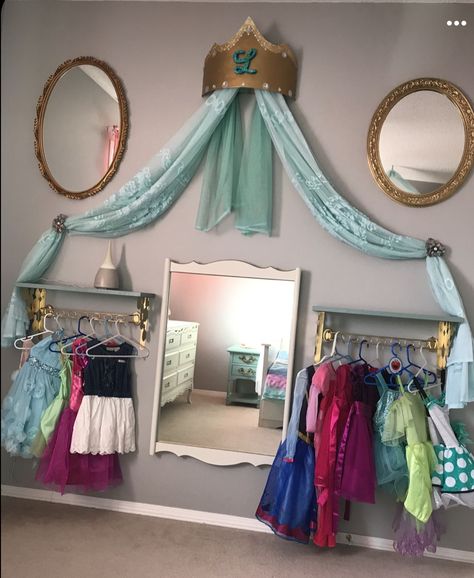 Disney Princess Room Wallpaper, Dress Up Toddler Room, Diy Disney Princess Room Decor, Disney Princess Playroom, Toddler Disney Princess Room, Disney Princess Room Decor Ideas, Princes Rooms, Girls Disney Princess Bedroom, Frozen Kids Room