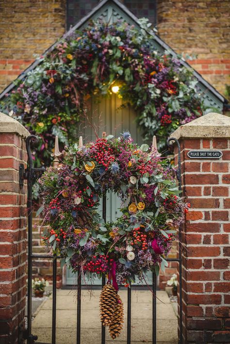 Christmas 2020 at Miss Bush bridal boutique in Ripley, Surrey - Miss BushMiss Bush Front Door Decor Ideas, Christmas Front Door Decor, Door Decor Ideas, Navidad Natural, Christmas Front Door, Front Door Christmas Decorations, Decoration Vitrine, Christmas Planters, Christmas Front Doors