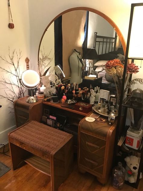 Casa Vintage, Vintage Vanity, House Room, Apartment Inspiration, Room Inspiration Bedroom, Room Ideas Bedroom, Dream Rooms, Dream House Decor, My New Room