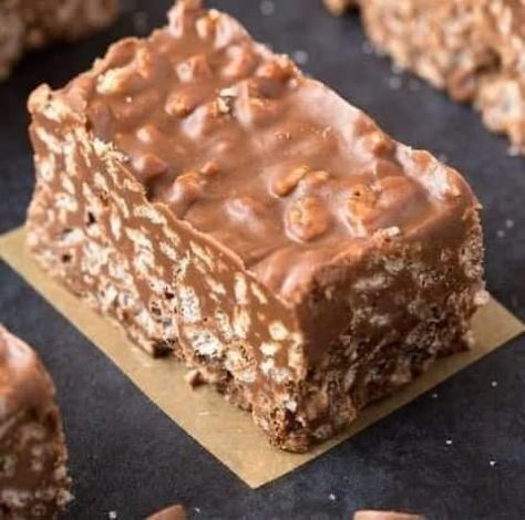 Weight Watchers Success: Tips, Recipes & Tricks | No Bake homemace crunch bars using just one bowl, 5 ingredients and less than 2 minutes | Facebook Homemade Crunch Bars, Weight Watchers Success, Cool Diet Recipes, Crunch Bars Recipe, Candy Bar Recipe, Crunch Bars, Peanut Butter Crunch, Crunch Bar, Chocolate Crunch