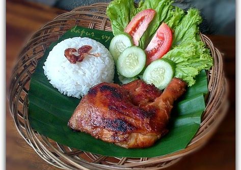 Ayam Bakar Kecap, Bakar Ayam, Tasty Rice Recipes, Kecap Manis, Easy Grilled Chicken, Ayam Bakar, Bengali Food, Food Receipt, Indonesian Food