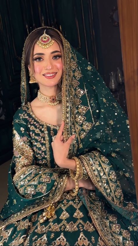 Attitude Dp, Hijabi Brides, Bridal Mehndi Dresses, Pakistani Bridal Makeup, Red Bridal Dress, Bridal Lehenga Designs, Girls Attitude, Desi Wedding Dresses, Asian Bridal Dresses