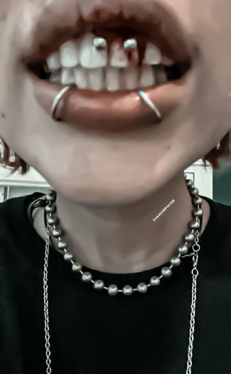 Snake Bites Piercing Aesthetic, Piercings Mouth, Emo Piercings, Crazy Piercings, Snake Bite Piercing, Piercing Industrial, Industrial Piercing Jewelry, Snake Bite, Face Piercings