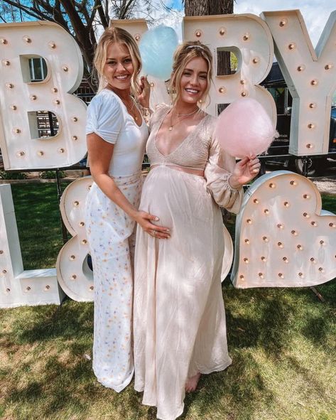 Celebrity Baby Shower Outfit, Vestidos Para Baby Shower Mama, Pregnancy Baby Shower Outfit, Gender Reveal Mom Outfit, Outfit Para Baby Shower Mamá, Dresses For Baby Shower Mom, Vestido Baby Shower, Winter Baby Shower Dress For Mom, Baby Shower Couple Outfits