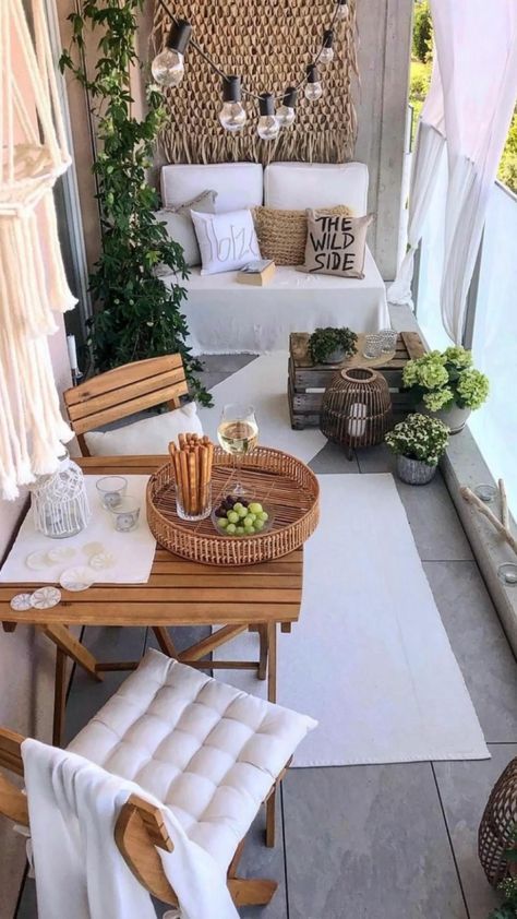 Klein Balkon Decor, Small Patio Ideas On A Budget, Balcon Mic, Balkon Decor, Classy Rooms, Small Balcony Garden, Balkon Design, Small Balcony Design, Interior Design Per La Casa