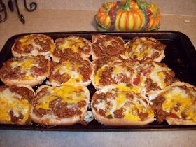 Call Her Blessed: Pizza Burgers Pizza Burger Recipe With Spam, Pizza Burger Recipe, Pizza Burgers Recipe, Pizza Hamburger, Pizza Buns, Hamburger Pizza, Pizza Lunch, Pizza Burger, Cafeteria Food