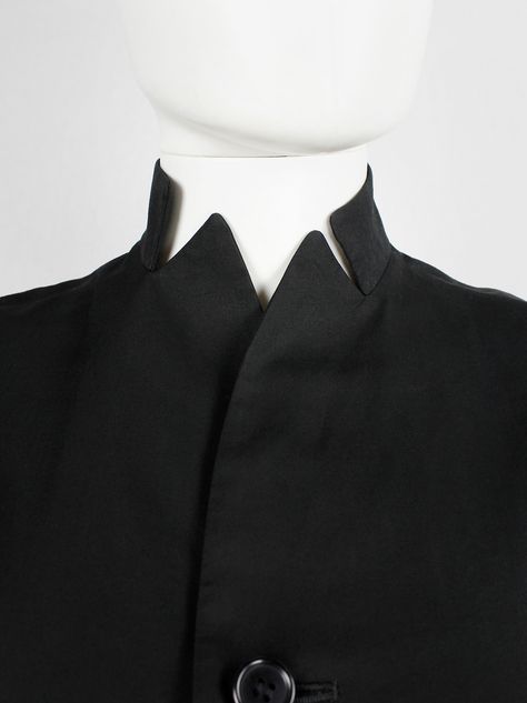 Yohji Yamamoto 80s, Yohji Yamamoto Menswear, Collar Kurti Design, Innovative Fashion, Tailored Blazer, Collar Designs, Yohji Yamamoto, Basic Outfits, College Fashion