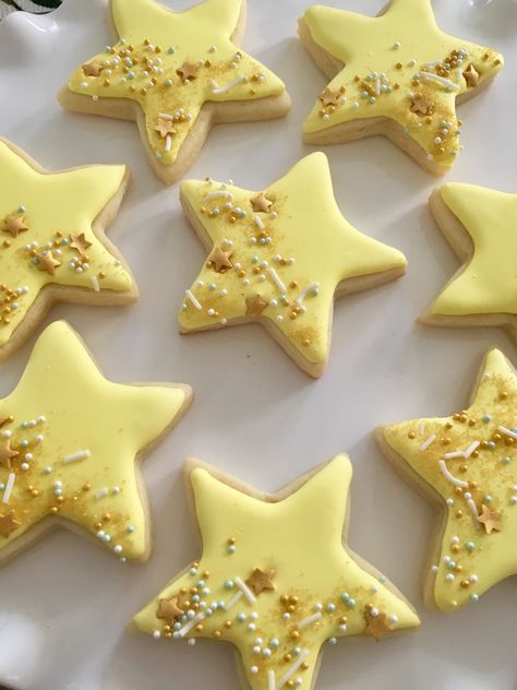 Sugar Cookie Stars Decorated, How To Decorate Star Christmas Cookies, Star Shaped Cookies Decorated, Star Decorated Sugar Cookies, Under The Stars Cookies, Star Cookies Aesthetic, Star Themed Cookies, Star Cutout Cookies, Decorating Star Cookies