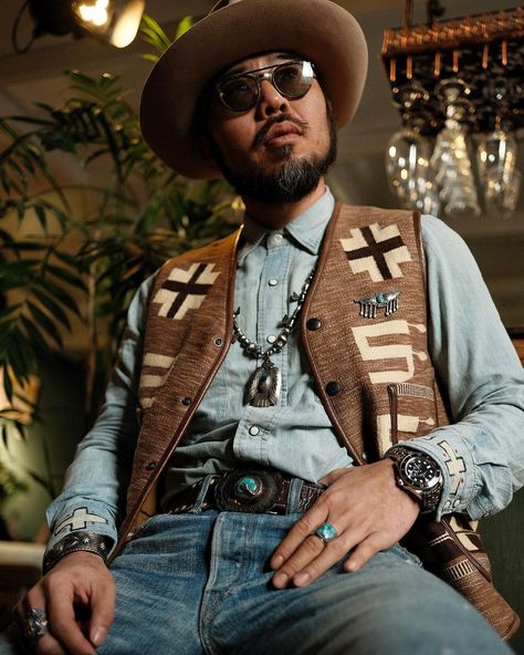 Cowboy Outfits Men, Rakish Style, Distressed Outfit, Navajo Silver Jewelry, Boho Cowboy, Mens Western Wear, Native American Dress, Cowboy Aesthetic, American Dress