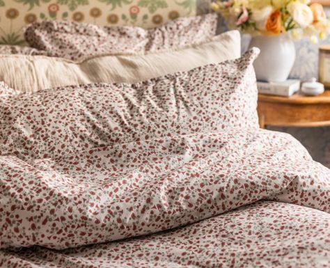 Double Bedding, Duvet Covers Floral, Flower Duvet Cover, Flower Duvet, Duvet Cover Queen, Friends High, Coquette Room, Muted Colours, Double Duvet Covers